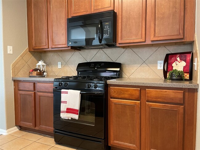 Building Photo - 5426 Rio Dr