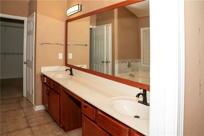 Building Photo - 2581 Southhaven Ln