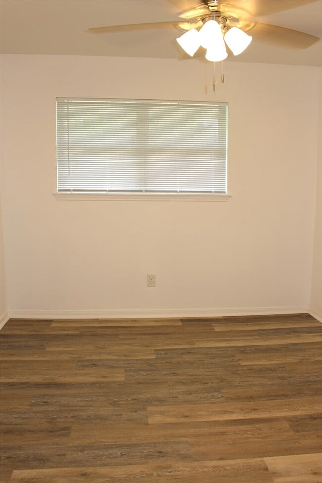 Building Photo - 1802 Sleepy Creek Way