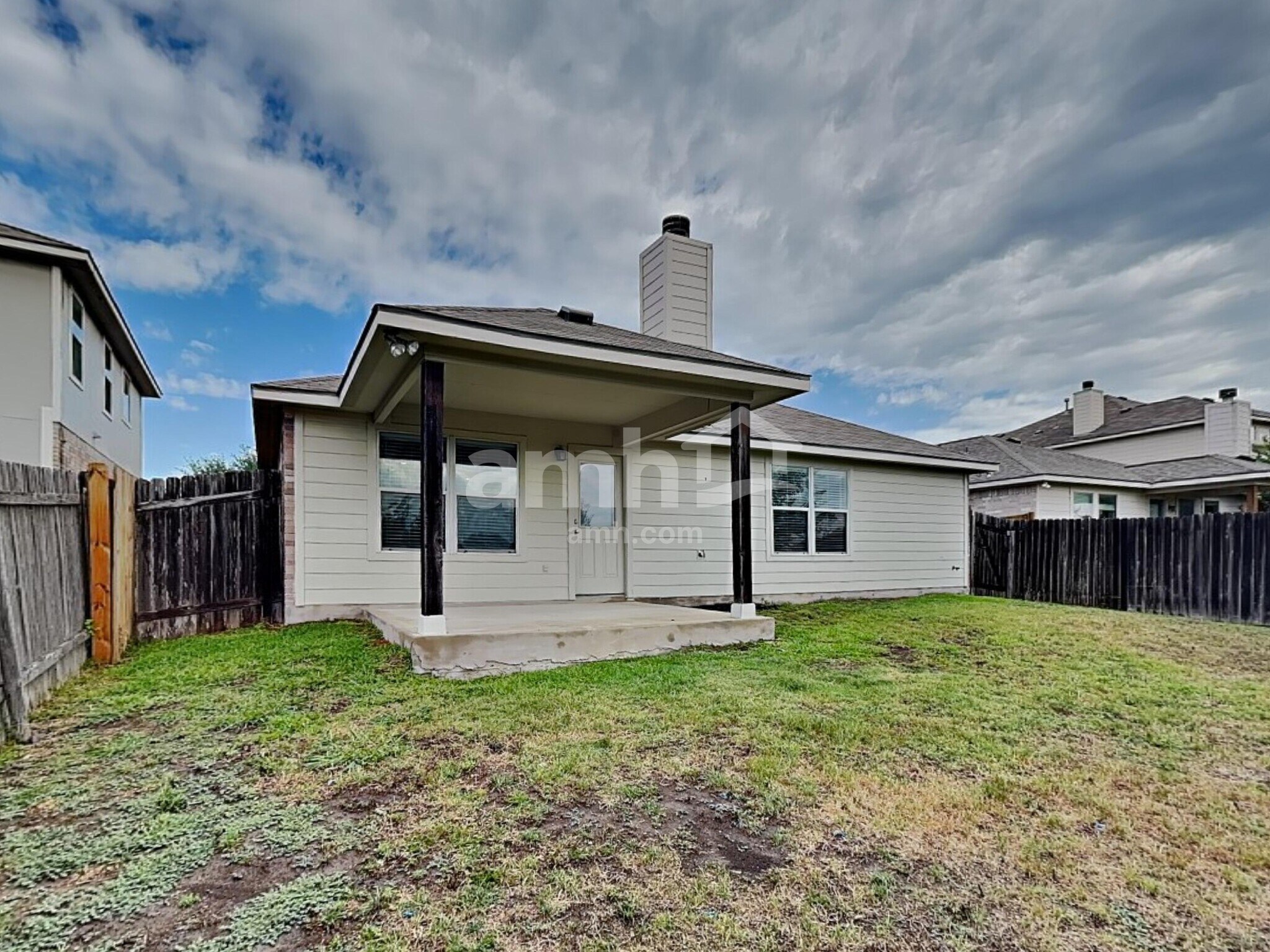 Building Photo - 18505 Sandy Bottom Dr