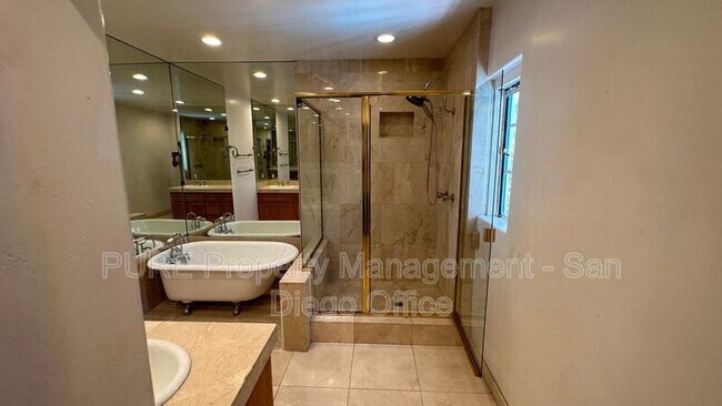 Building Photo - 2108 Alta Vista Dr