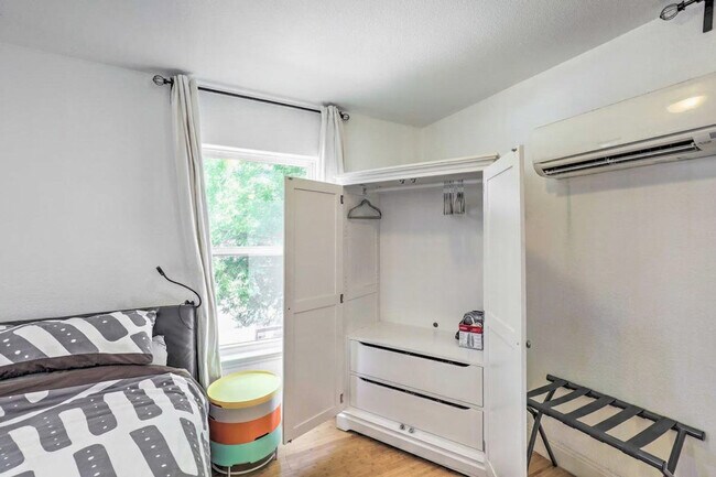 Building Photo - 3600 Govalle Ave