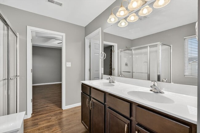 Building Photo - Charming 4-Bedroom Home in Springhurst Com...