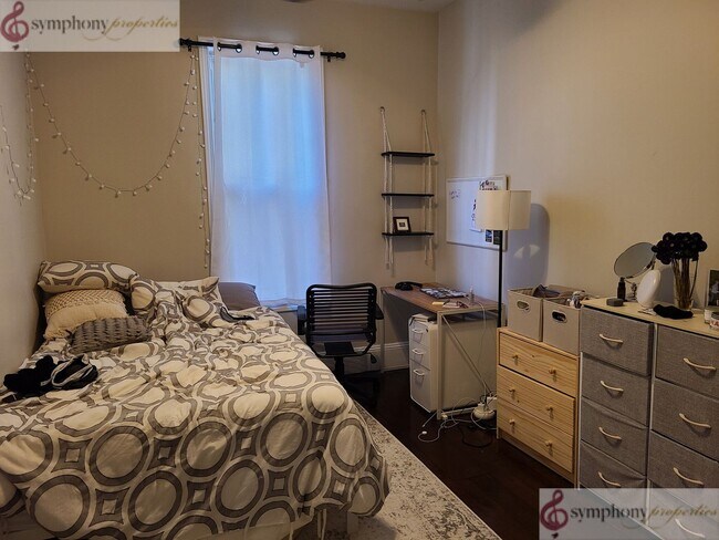 Building Photo - NO BROKER FEE!!!   MISSION HILL 5 BED/2 BATH WITH IN-UNIT LAUNDRY!!