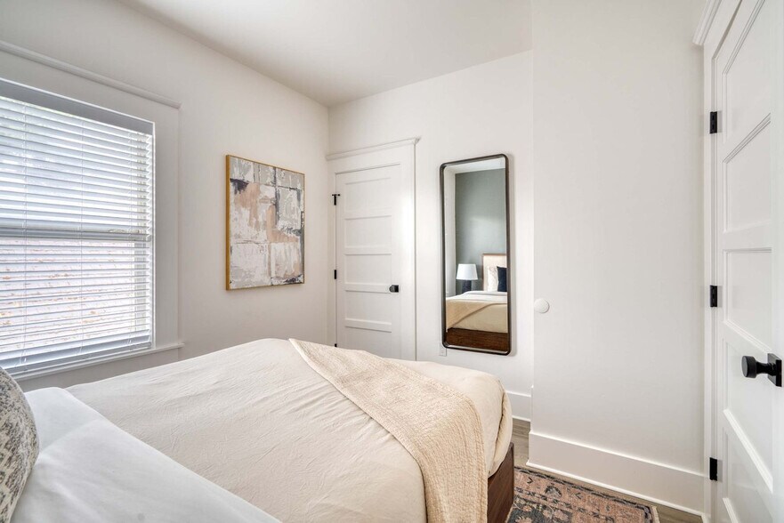 Building Photo - 315-317-317 NE Beech St