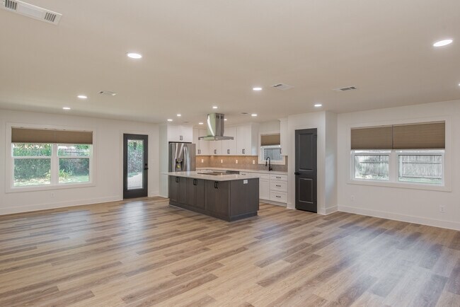 Building Photo - 2540 Hallmark Dr