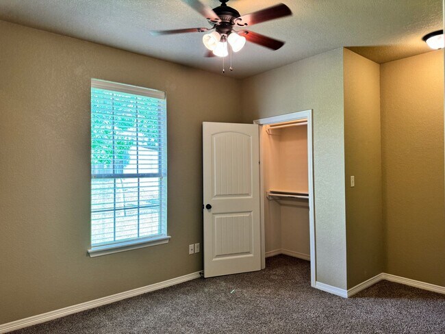 Building Photo - 11865 Poydras