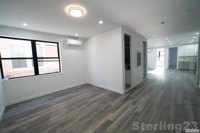 Building Photo - 3 bedroom in ASTORIA NY 11105