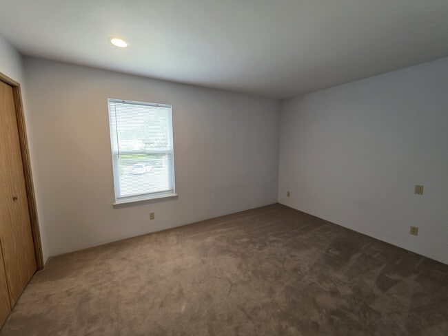 Building Photo - 1728 Edwards Dr