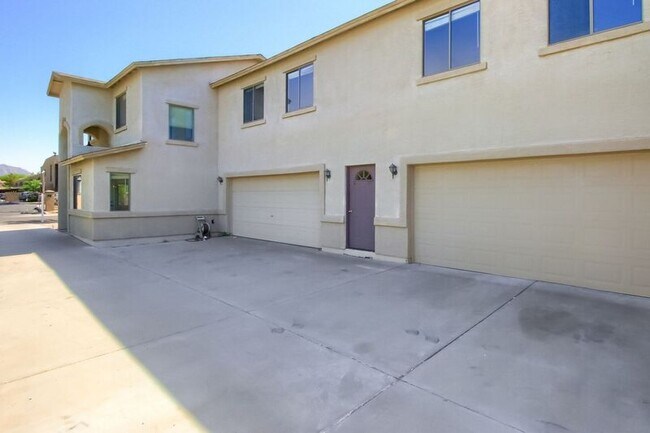 Building Photo - 5323 E Taylor St