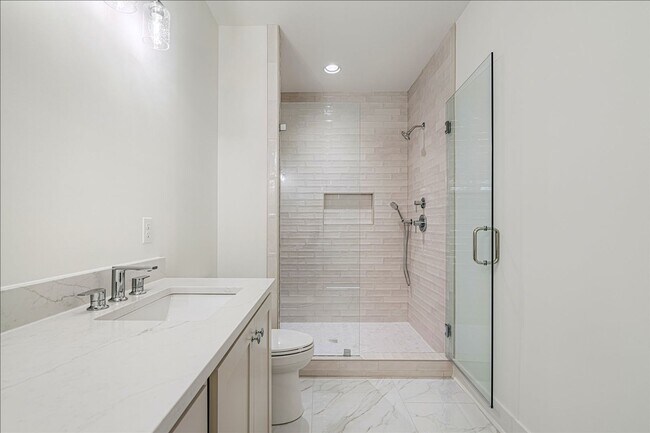 Building Photo - 5472 Park Ave