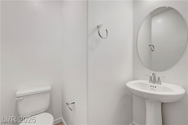 Building Photo - 1175 Heliodor Ave