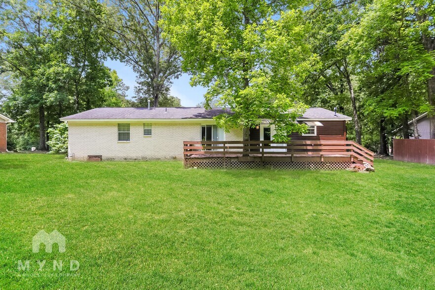 Building Photo - 320 Navajo Pines Dr