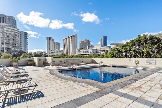 Building Photo - Great Location Awesome View and Amenities | 2-Bed 2-Bath 1-Parking