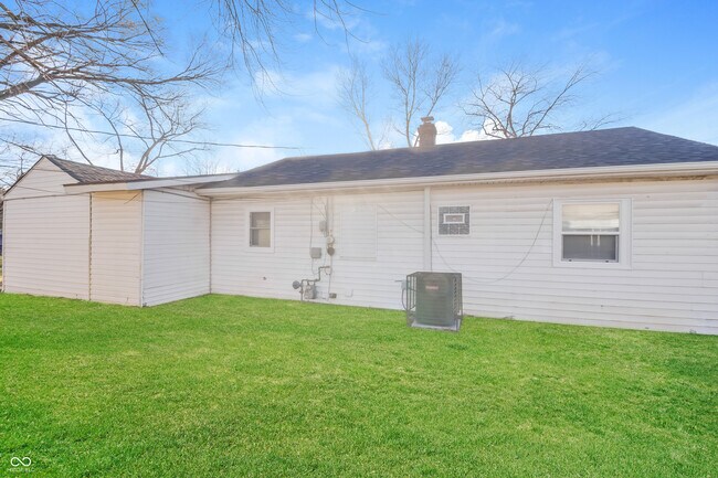 Building Photo - 2343 Magnolia Pl