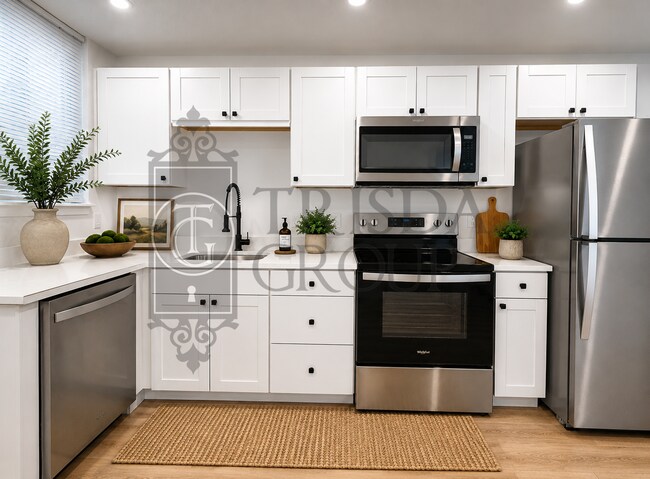 Building Photo - Avail Sept 1: 2BR Apt in Beechview, South Hills.  BEAUTIFUL design, Laminate Floors, AC, Pets OK,...