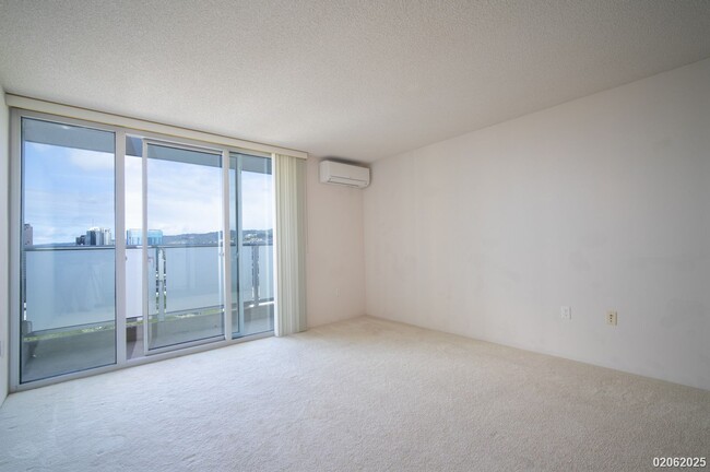 Building Photo - 1 BD/1 BA Condo in Kakaako with 1 Parking ...