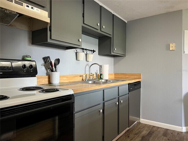 Building Photo - 5026 Water Oak Dr
