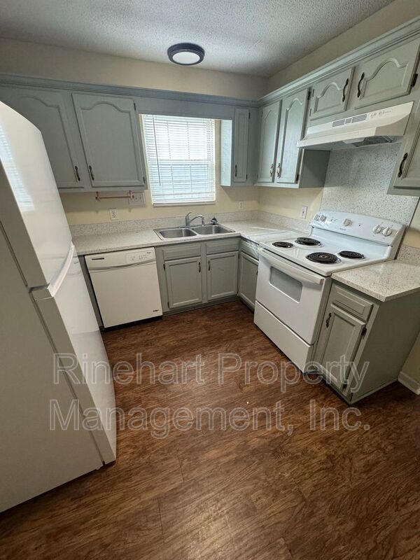 Primary Photo - 1038 Park Meadow Dr
