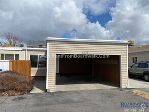Building Photo - Updated 3 Bedroom Home With Fully Fenced Y...
