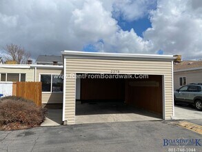 Building Photo - Updated 3 Bedroom Home With Fully Fenced Y...
