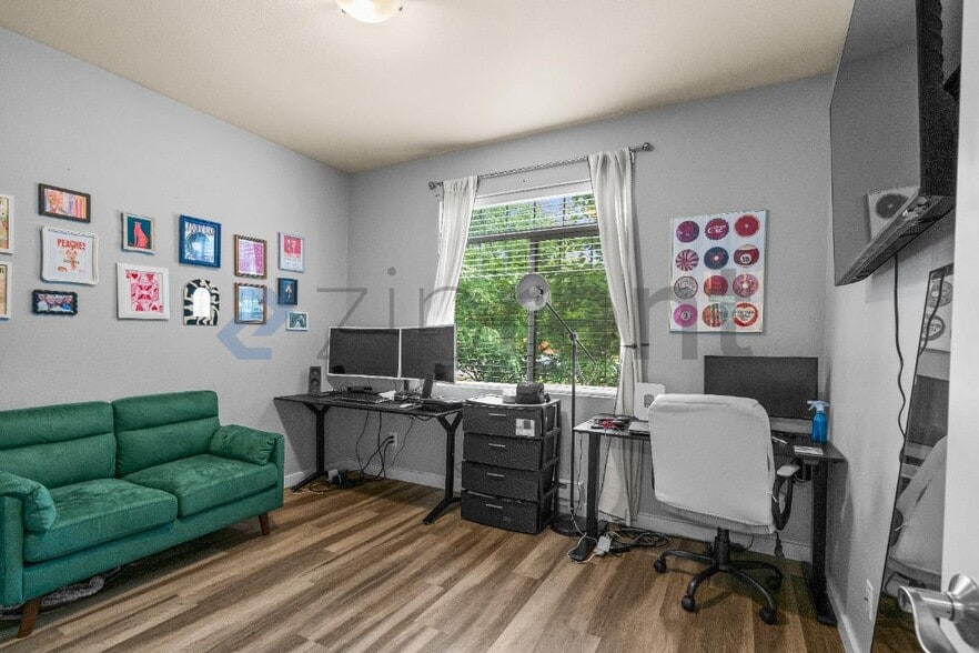 Building Photo - Unit E201
