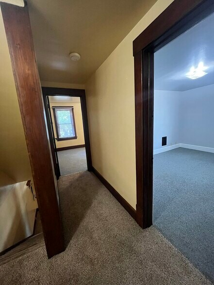Building Photo - 1427 S Linden Ave