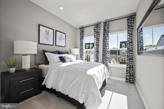 Building Photo - 171 WOODGATE Cir