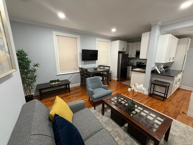 Building Photo - 32 Reedsdale St