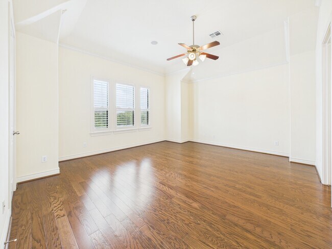 Building Photo - 11025 Sherwood Grv