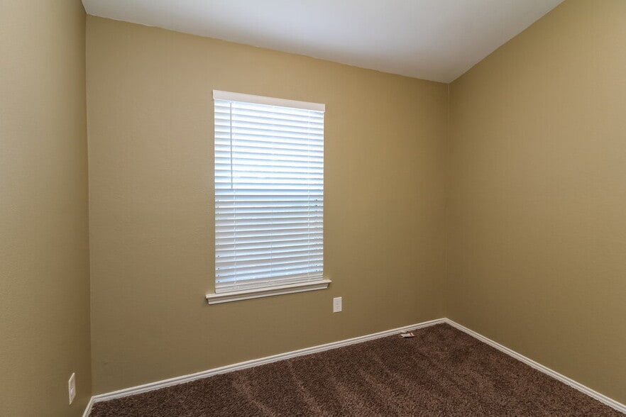 Building Photo - 1524 Chapman St