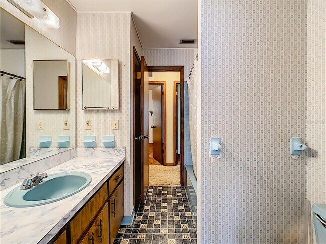 Building Photo - 5515 Albert Dr