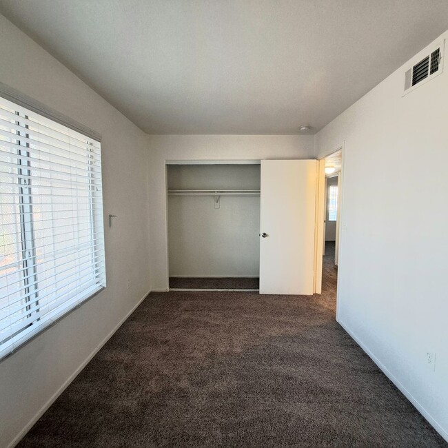 Building Photo - 2028 Venus Ave