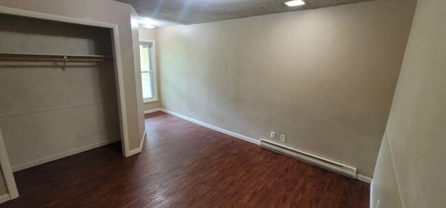 Building Photo - Duluth MN 5-bedroom - 2-bath - single fami...