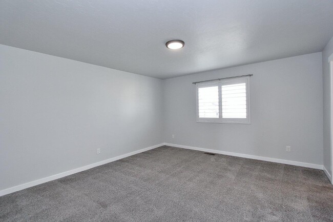 Building Photo - 6587 S Memory Wy