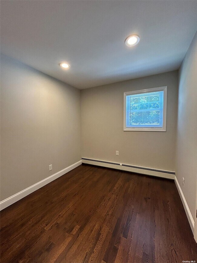 Building Photo - 30 Davison