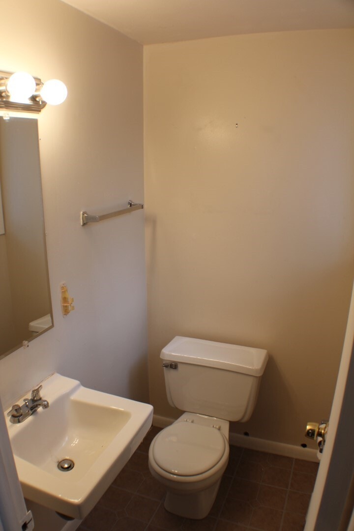 1/2 bath off of bed 2 - 120 Sapsucker Woods Road