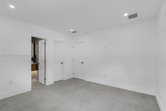 Building Photo - 1293 SW 22nd Ave