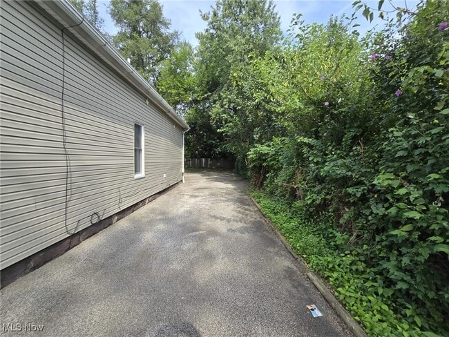 Building Photo - 2437 E 84th St