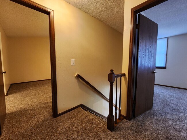 Building Photo - Beautiful 4 Bedroom Home on Cul Du Sac Wit...