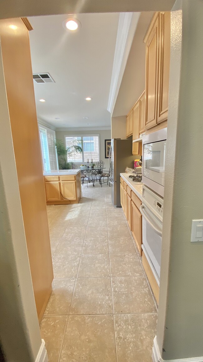 Building Photo - 2623 Sunshine Valley Ct