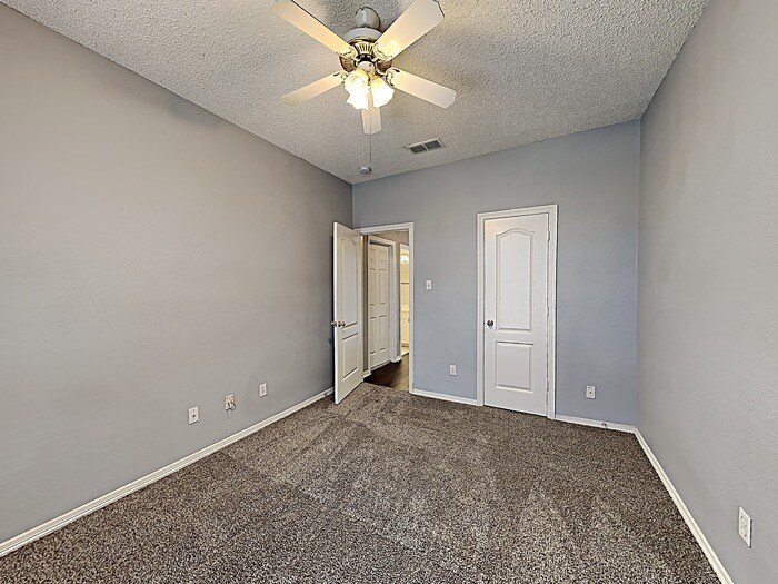 Building Photo - 8025 Jolie Dr