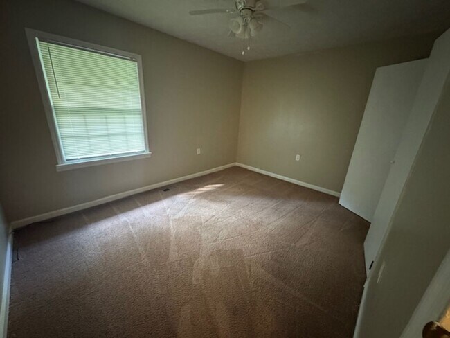 Building Photo - 205 Chesterfield Pl
