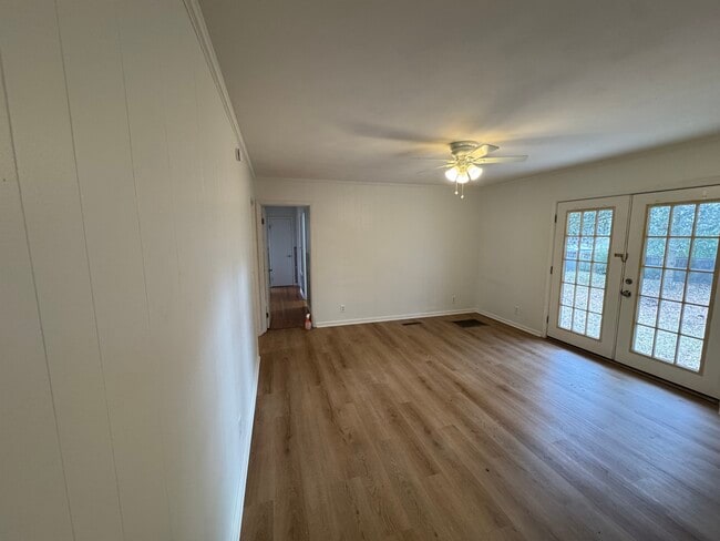 Building Photo - 1905 Charlton Dr