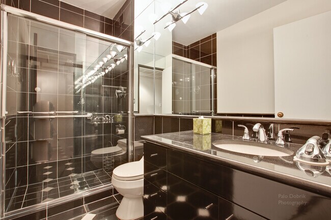Bath 2 - 100 E Bellevue Plz