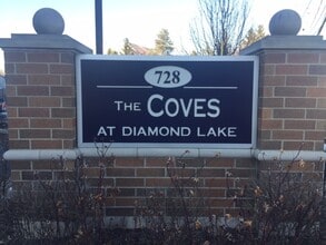 Building Photo - 728 N Diamond Lake Rd