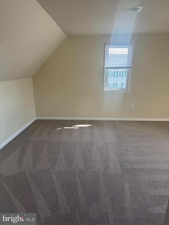Building Photo - 536 Bracken Dr