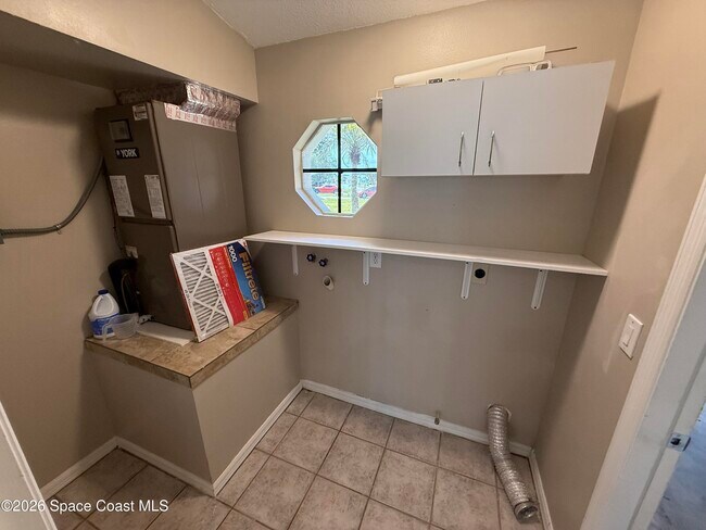 Building Photo - 563 Summers Creek Dr