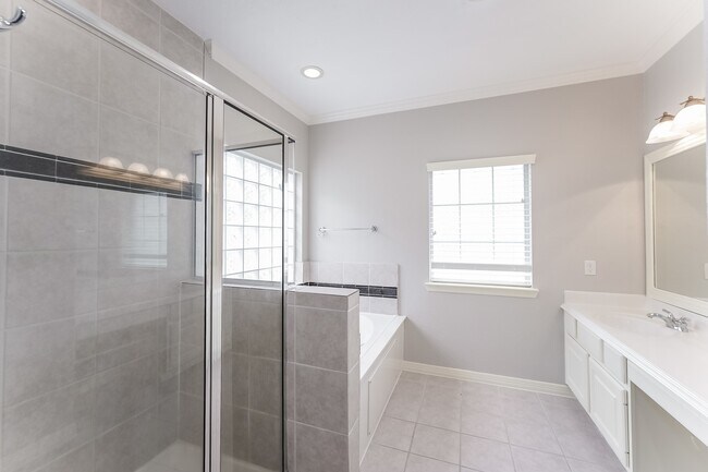 Building Photo - 3215 Holly Thicket Dr