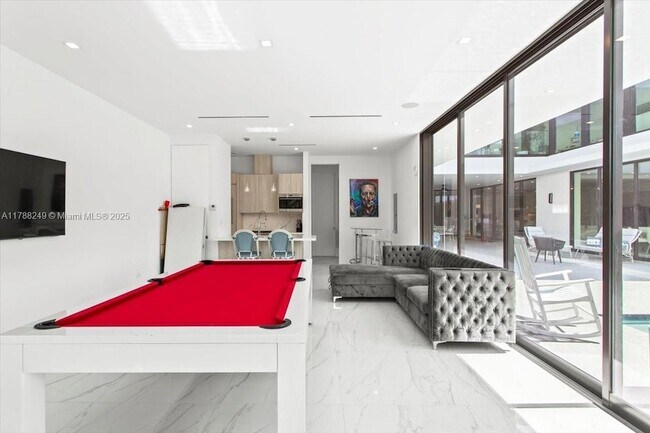 Building Photo - 922 NE 78th St